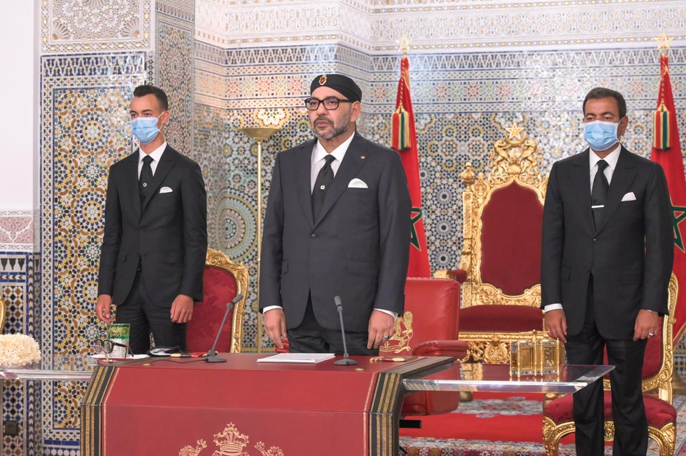 Sa Majesté le Roi Mohammed VI, que Dieu L’assiste, a adressé, mercredi, un Discours à la Nation à l’occasion du 21-ème anniversaire de l’accession du Souverain au Trône de Ses glorieux ancêtres.